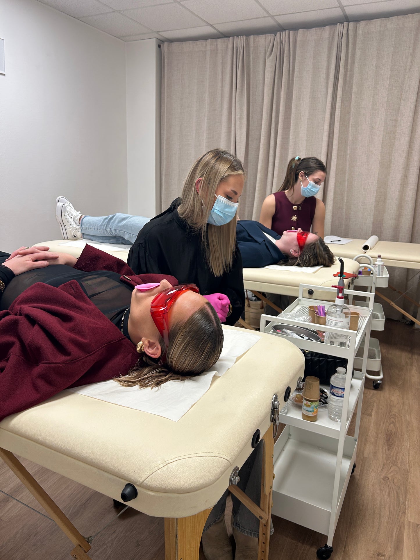 FORMATION 2 EN 1 – BLANCHIMENT + STRASS DENTAIRE