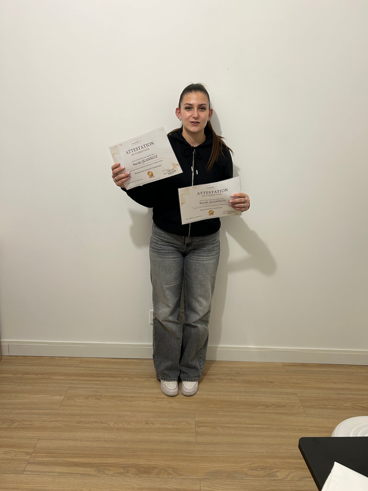 FORMATION 2 EN 1 – BLANCHIMENT + STRASS DENTAIRE