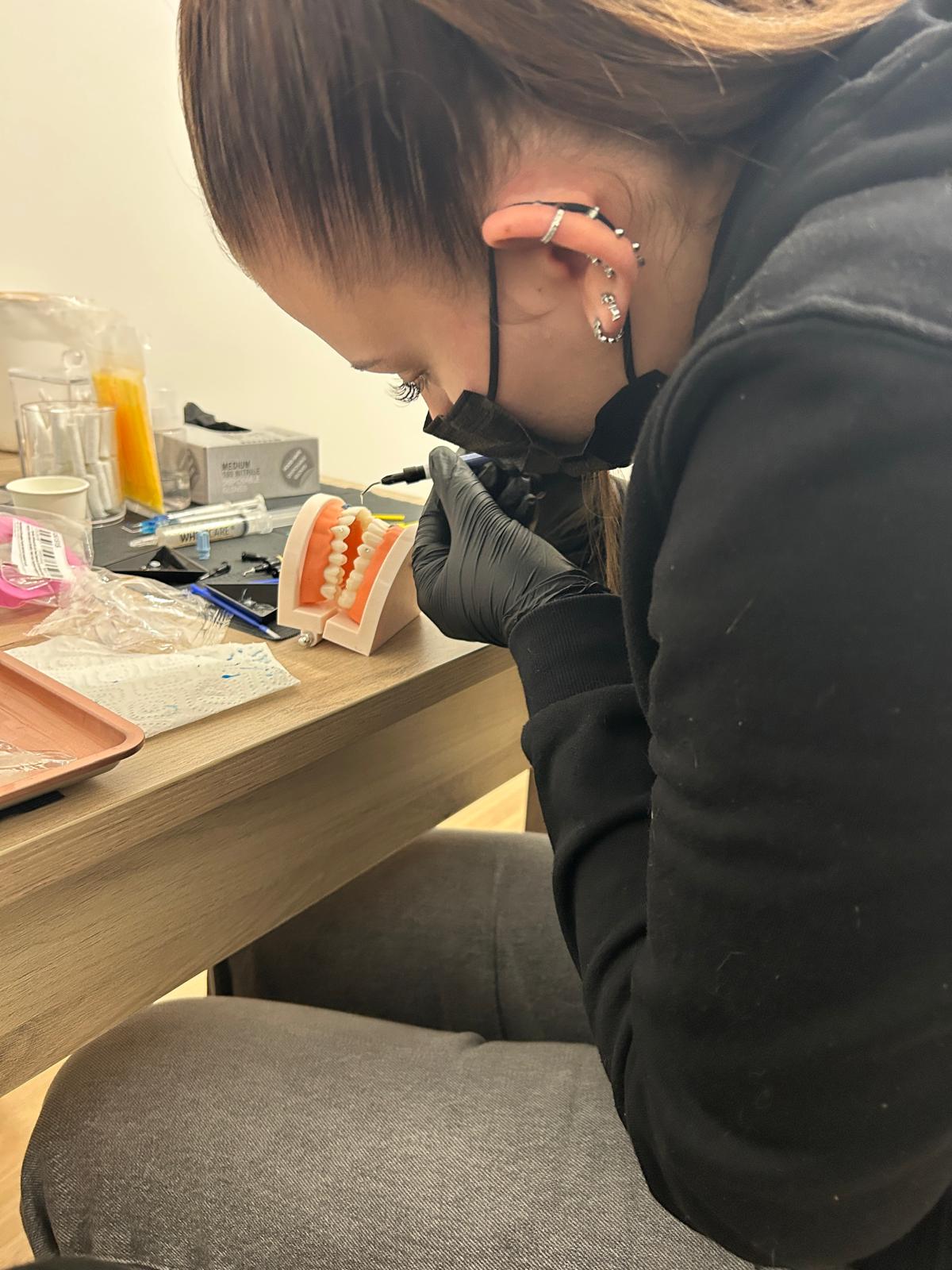 Formation Blanchiment Dentaire - Apprenez en ligne facilement